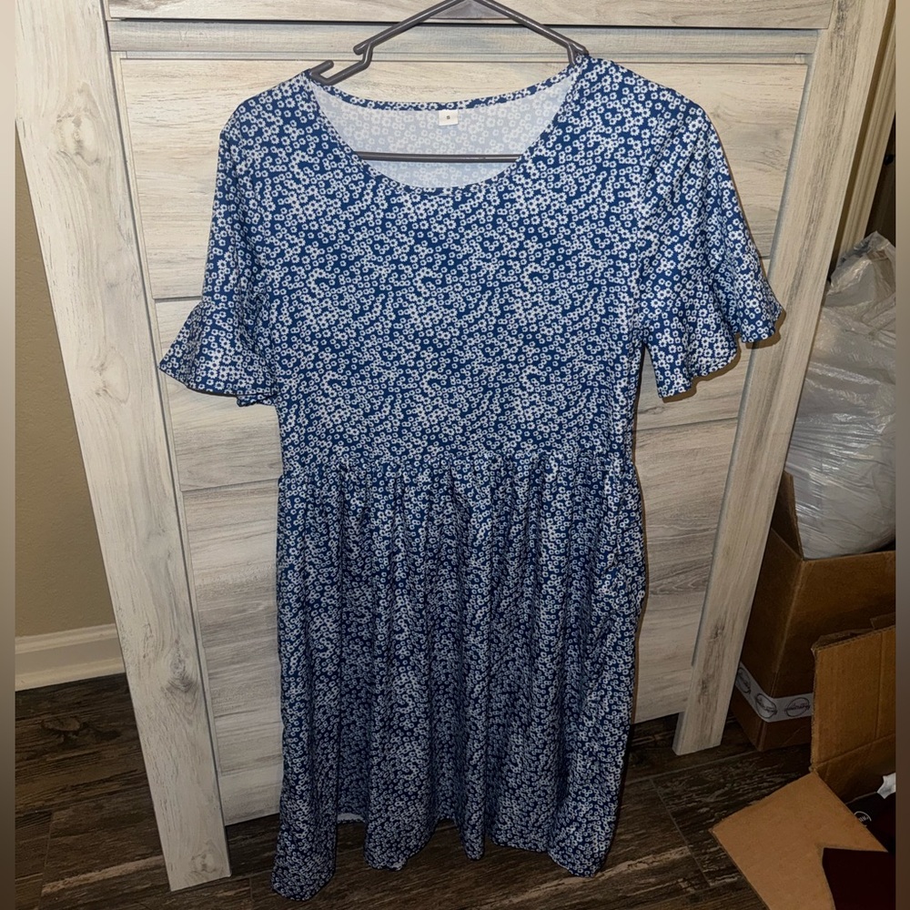 Elegant Blue Floral Midi Dress